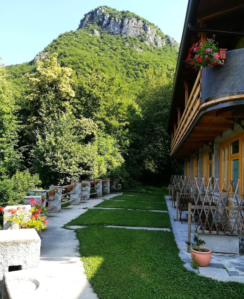 Agriturismo La Selvaggia — 4-Star Luxury Hotel in Mandello Del Lario, Italy