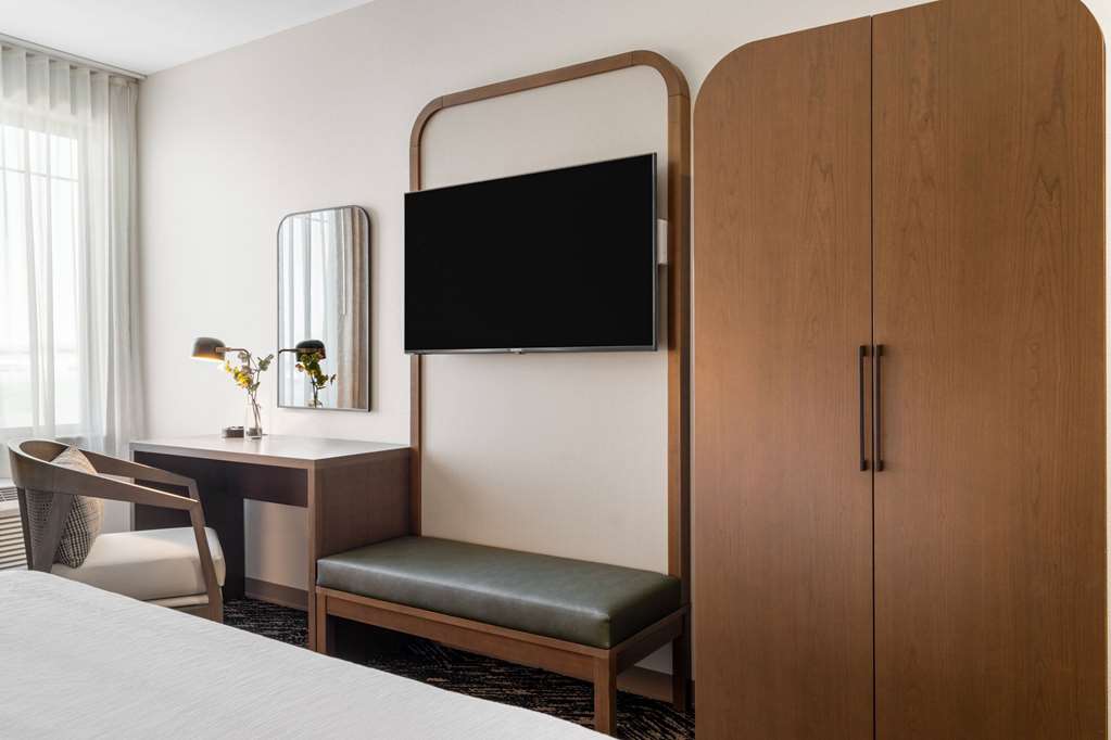 La Quinta Inn and Suites by Wyndham Lincoln - photo 24