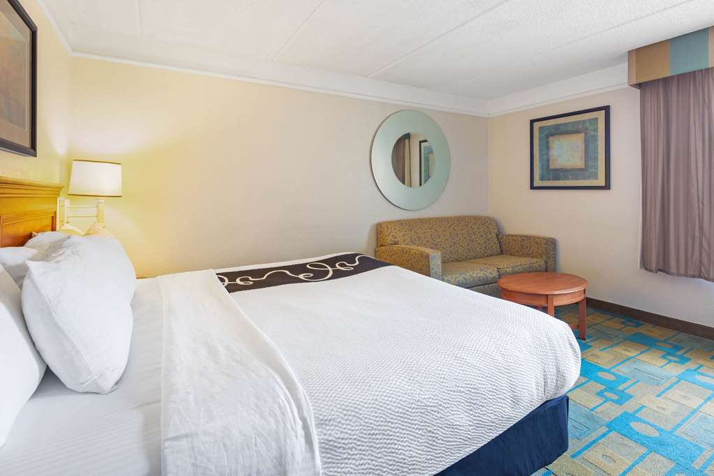 La Quinta Inn & Suites by Wyndham Ft. Lauderdale Plantation - photo 21