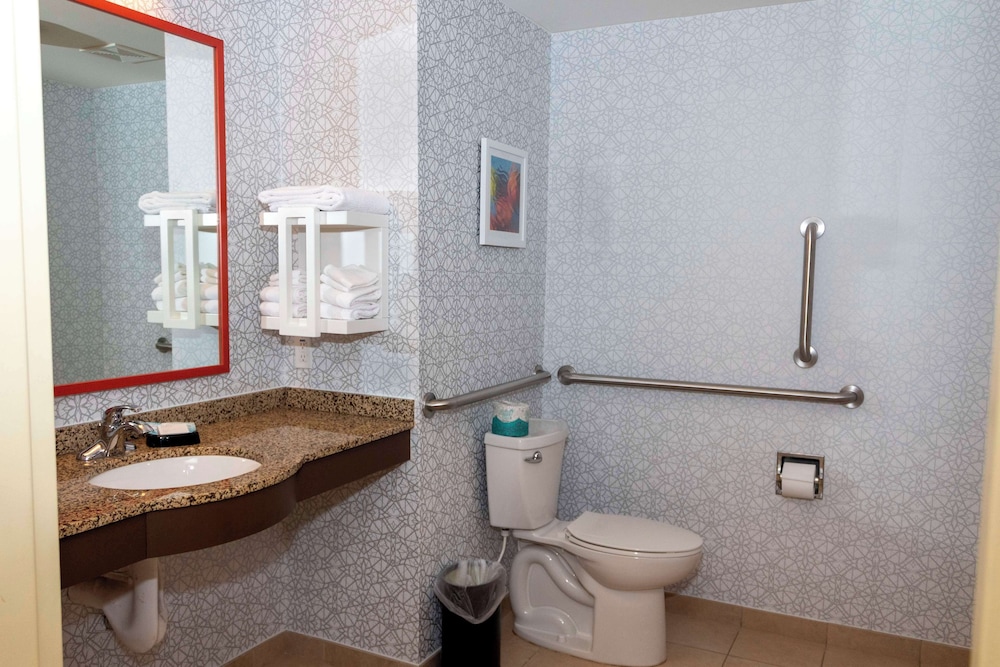 Hampton Inn & Suites Riverton - photo 35