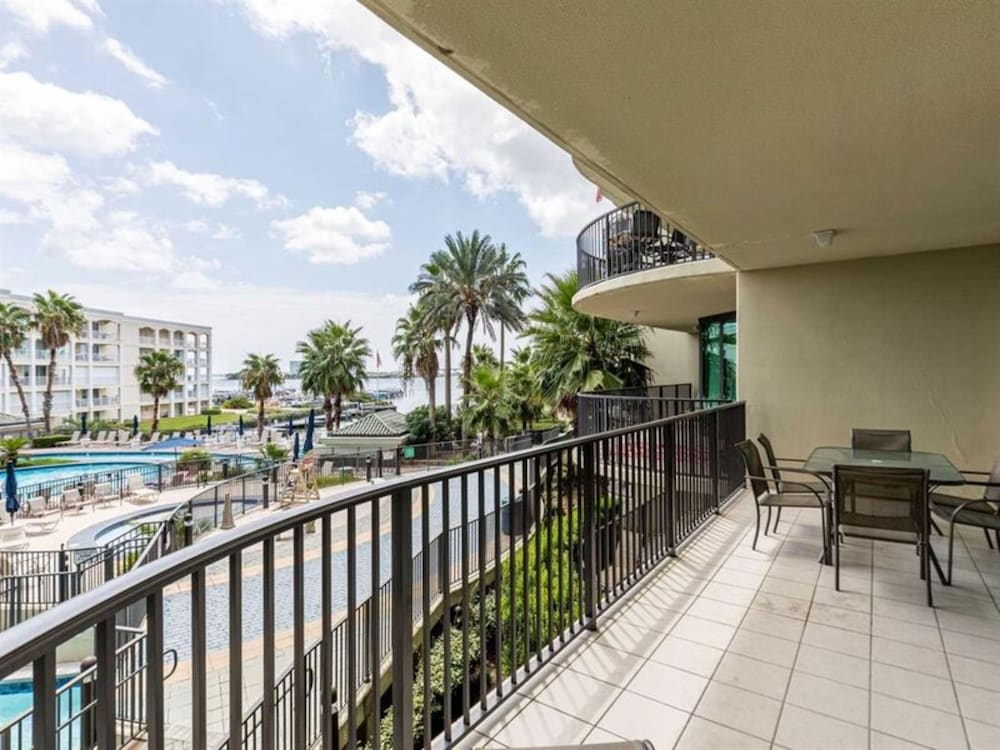 Phoenix on the Bay Unit 1312 — 4-Star Luxury Hotel in Orange Beach, United States