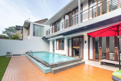 Family Only Villa with Private Pool De Reiz Ubud Syariah 5BR — 4-Star Luxury Hotel in Bandung, Indonesia