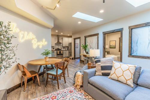 The Electric Bungalow — 4-Star Luxury Hotel in Bigfork, United States