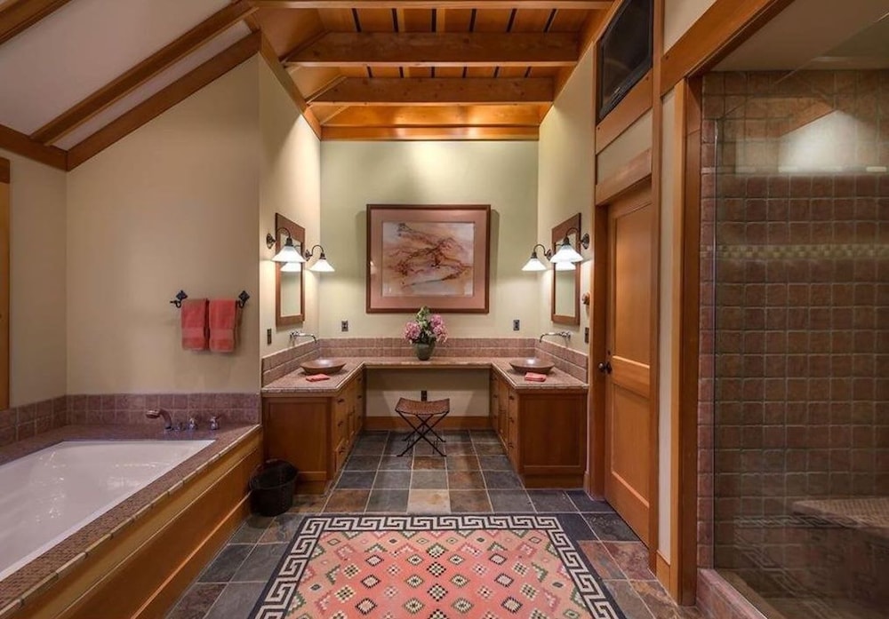 Luxury Northstar Palace w Hot Tub & Games - photo 15