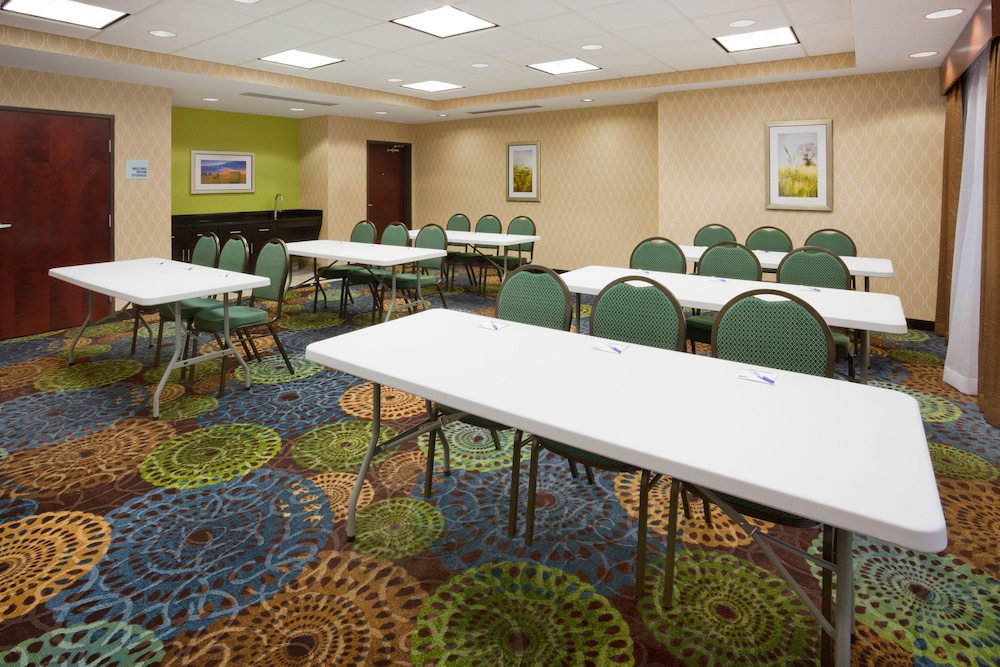 Holiday Inn Express & Suites Davenport by IHG - photo 38