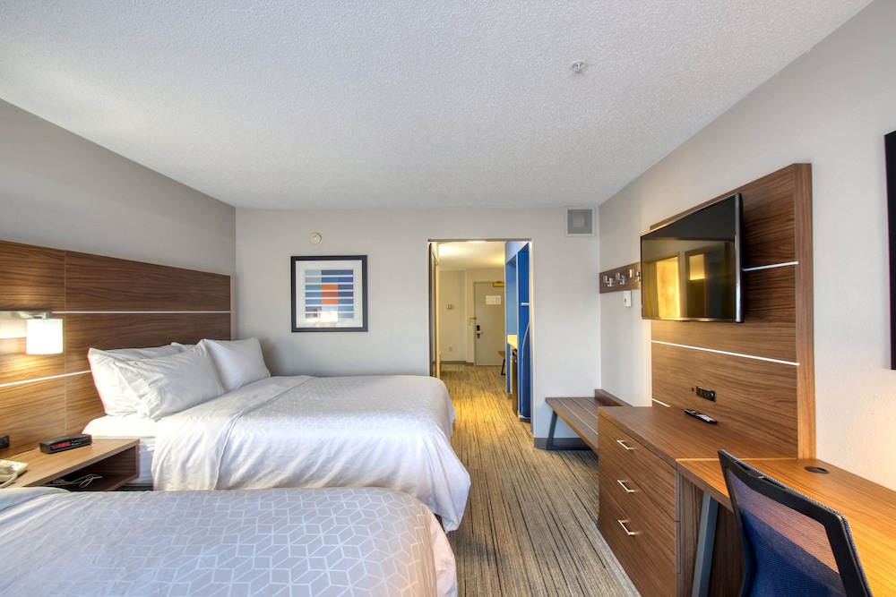 Holiday Inn Express Hotel & Suites Oshkosh by IHG - photo 33