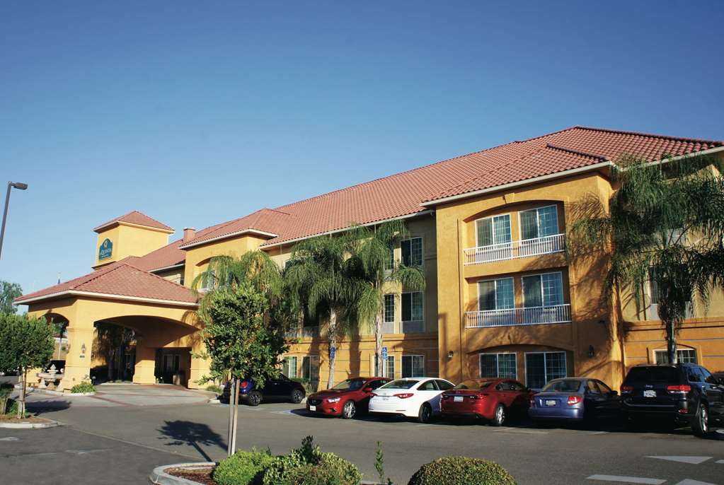 La Quinta Inn & Suites by Wyndham Fowler - featured photo