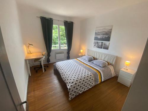 Fabuleux T3 Climatise de 85 M2 Situe Au Calme Avec Grand Parking Gratuit Prive Fibre Wifi in Saint-Gaudens, France