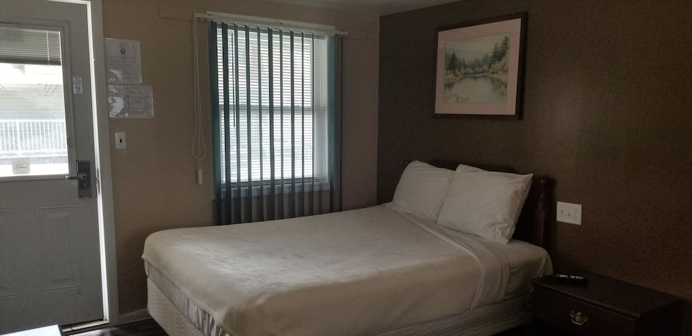 Rip Van Winkle Motel - photo 19