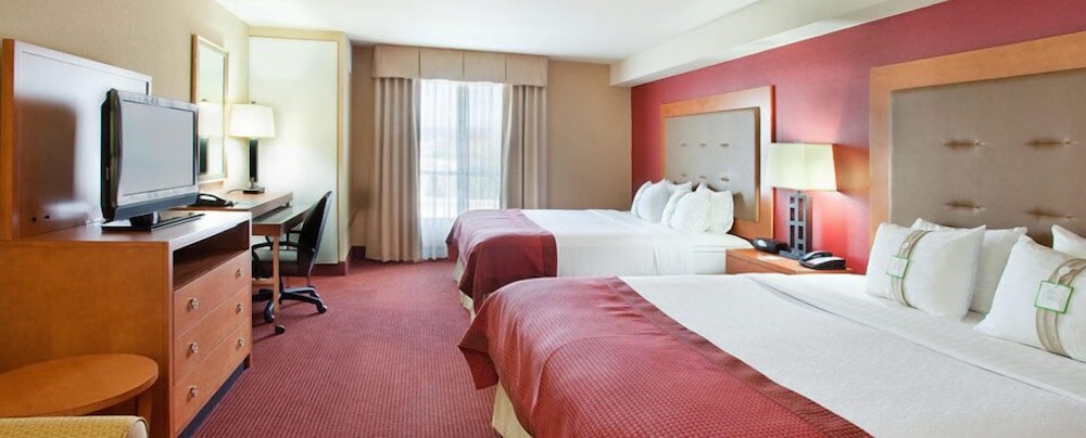 Holiday Inn & Suites Oakland Airport by IHG - photo 3