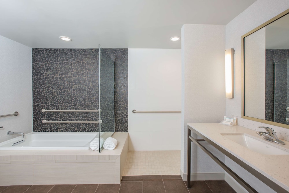 Hilton Garden Inn Olympia - photo 18