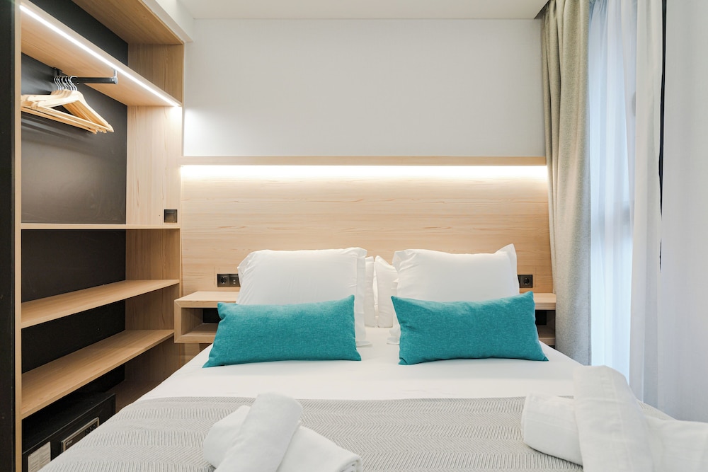 Feelathome Ventas Suites — Madrid — photo 2