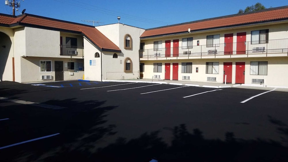 Royale Inn Motel - photo 18