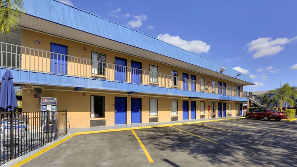 Magnuson Hotel Bradenton - photo 39