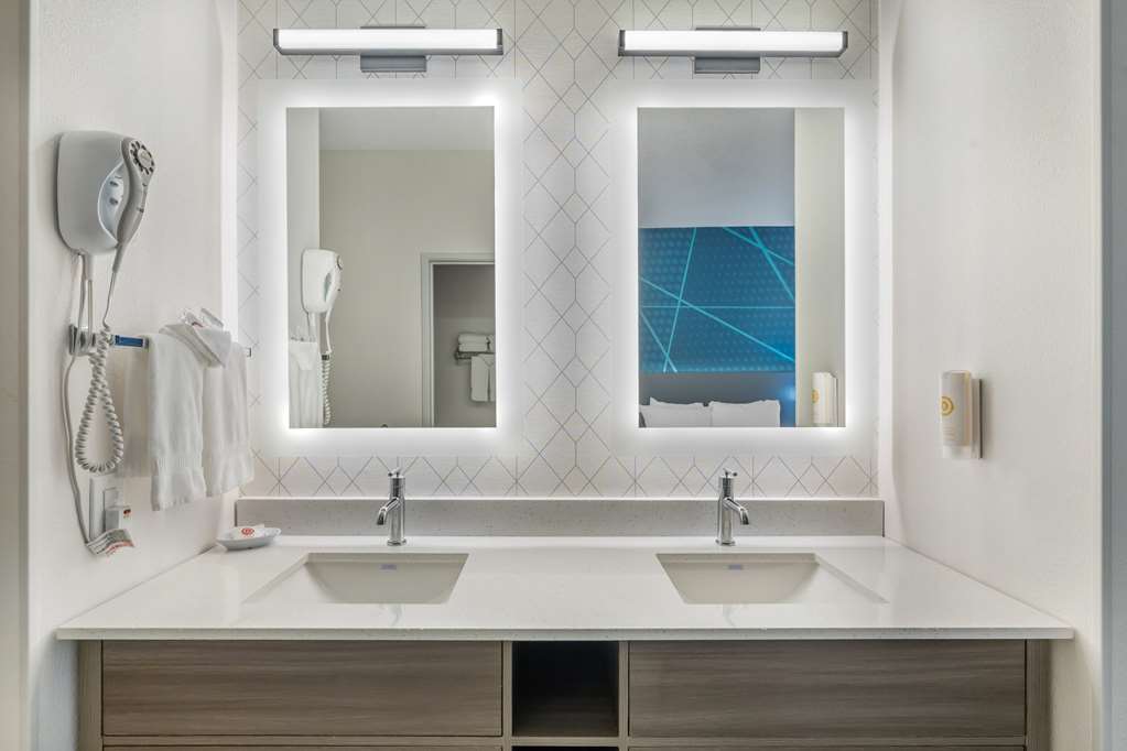Comfort Suites Redmond Airport - photo 23