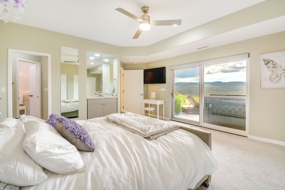 Prescott Gem: Hot Tub & Mtn Views 7 Mi to Dtwn in Prescott, United States