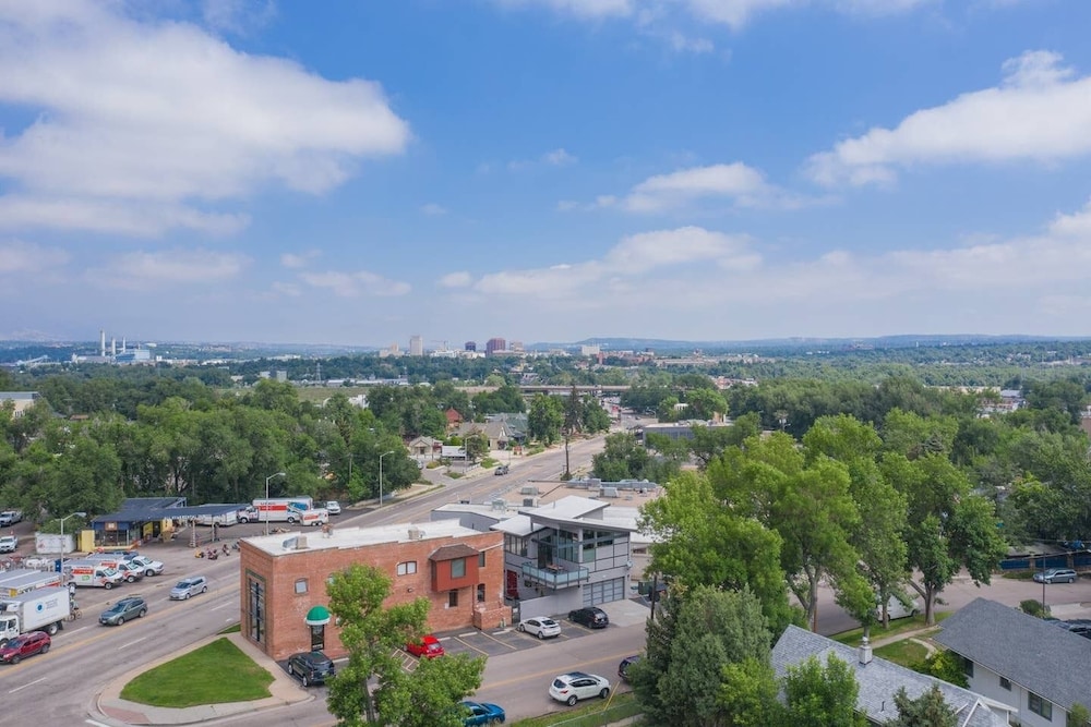 3BR Modern Marveldowntown Customprivate Balcony - photo 56