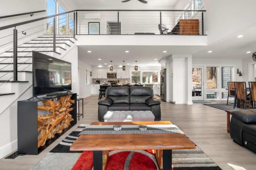 Modern Wellfleet Retreat With Stunning Outdoor Spaces — Wellfleet