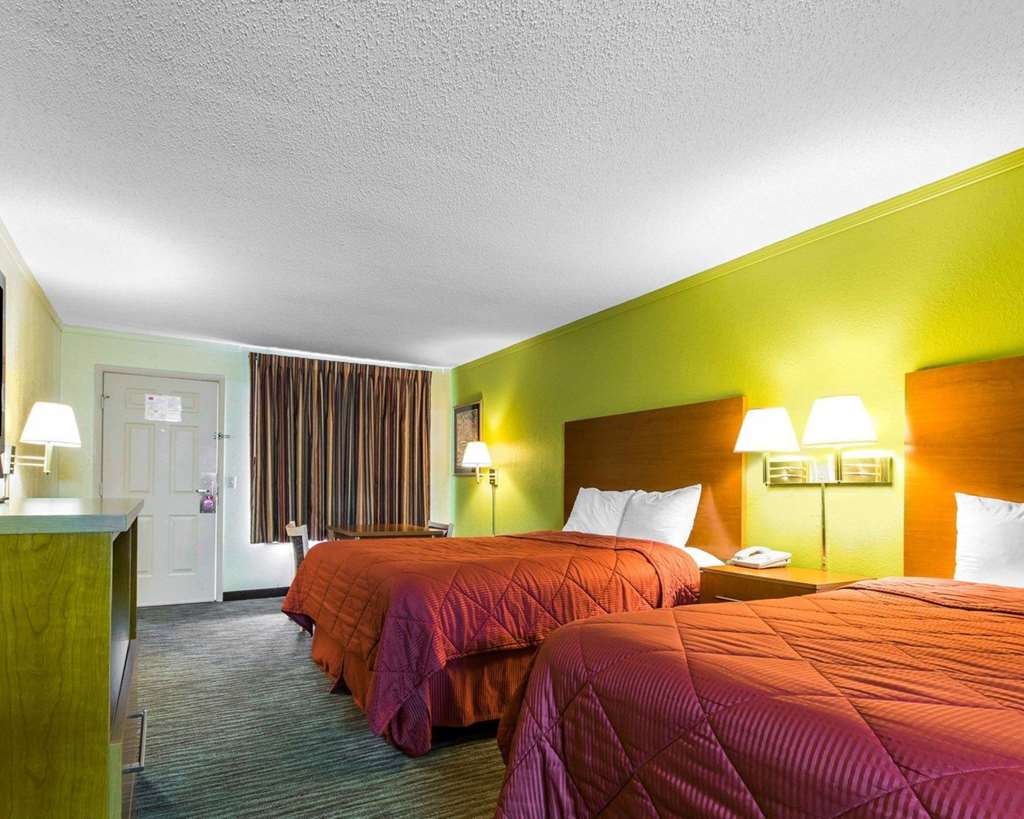 Econo Lodge Franklin South - photo 28