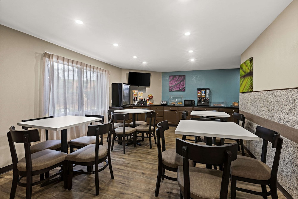 Red Roof Inn Atlanta East Lithonia - photo 24