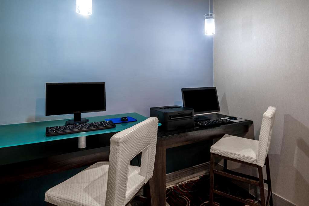 La Quinta Inn & Suites by Wyndham Forsyth - photo 30