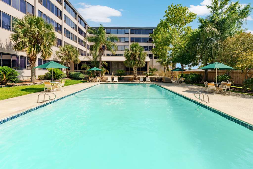La Quinta Inn & Suites by Wyndham New Orleans Airport - photo 7