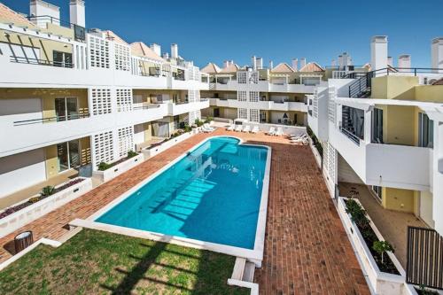 Apartment Patricia Dining Patio & Swimming Pool — 4-Star Luxury Hotel in Cabanas De Tavira, Portugal