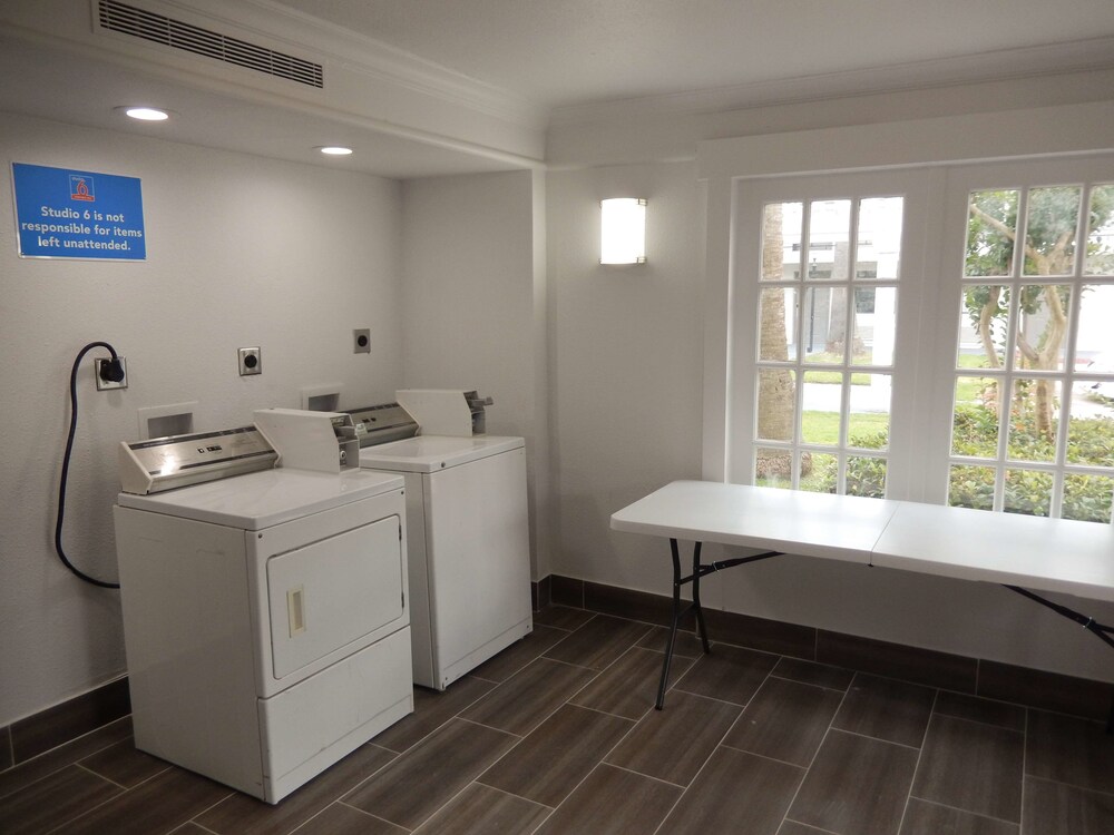 Studio 6 Houston TX Intercontinental Airport South - photo 21