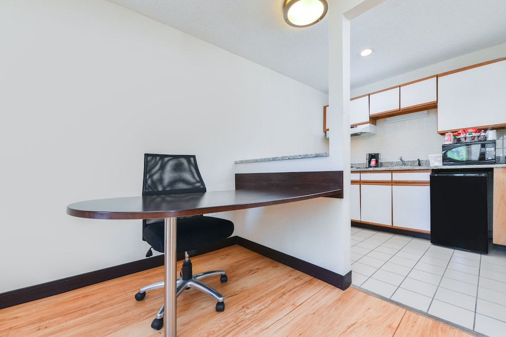 Red Roof Inn PLUS & Suites Guilford - photo 5