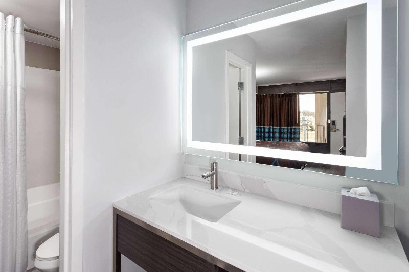 Super 8 By Wyndham Baltimore Northwest - photo 17