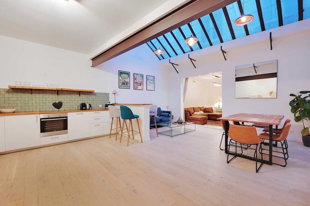 Chic & Spacious Apartment 2br 6p Sentier — 4-Star Luxury Hotel in Paris, France