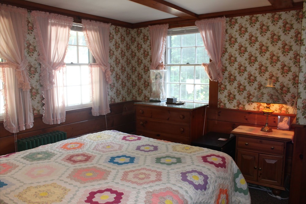 White Trellis Motel - photo 8