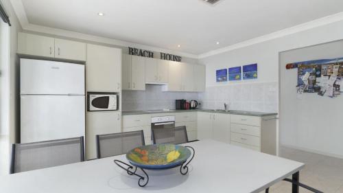 Waterview Retreat Blackwal — Blackwall — photo 5