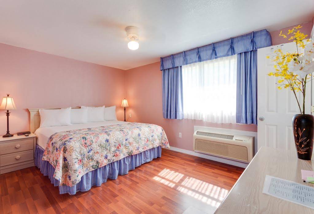 Fountain Cottages Inn - photo 22