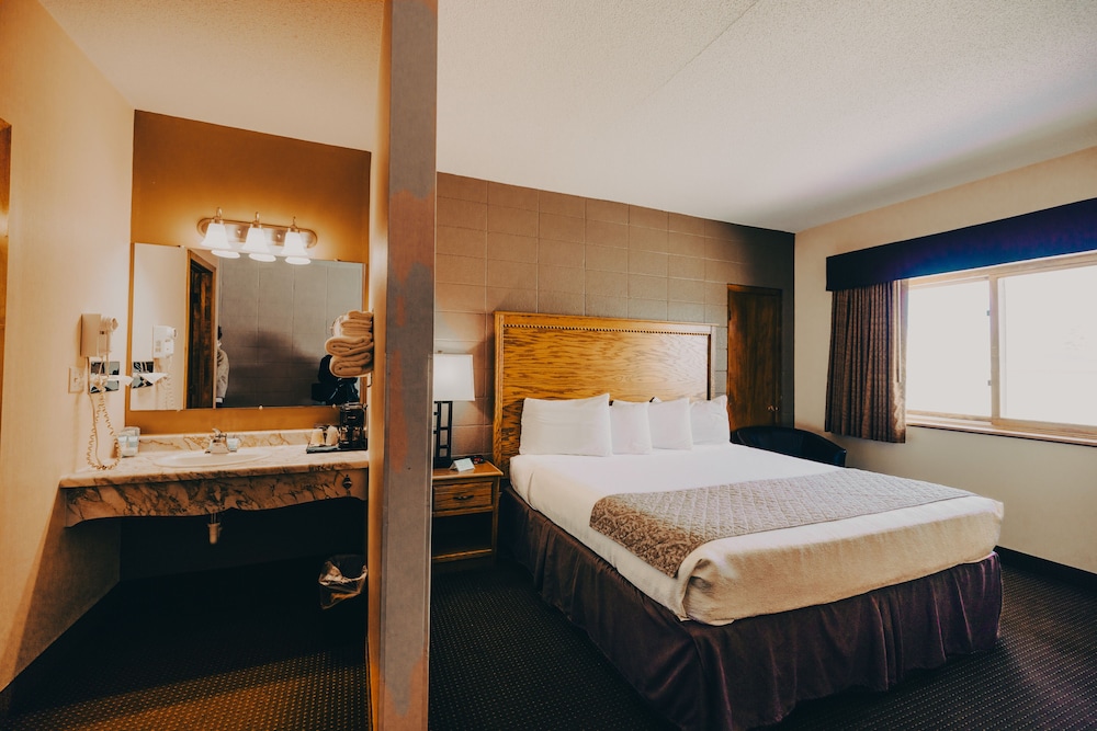 Wrangler Inn - photo 2