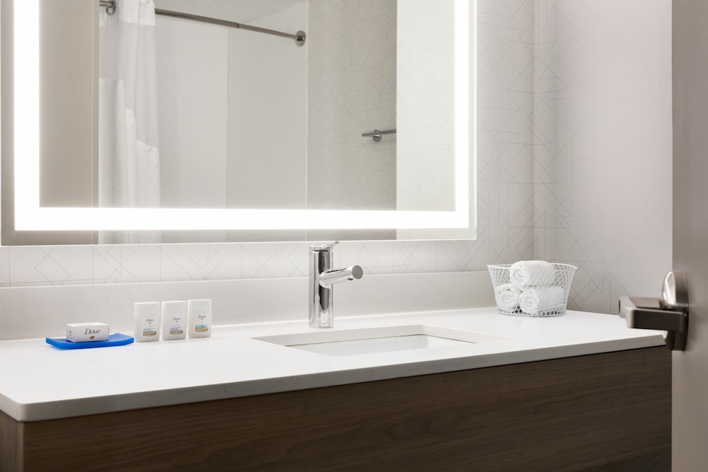 Holiday Inn Express & Suites Greenville Downtown by IHG - photo 21