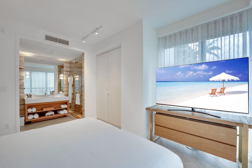 Private Residences at W SoBe by LRMB - photo 5