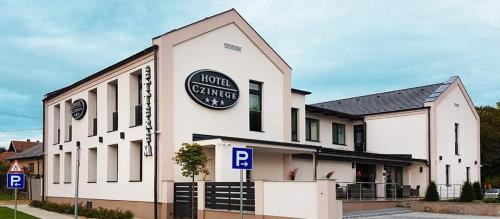 Hotel Czinege & Étterem - carbon neutral hotel in Koka