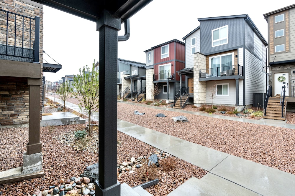 TempurPedic Quartz Balcony Modern - photo 35