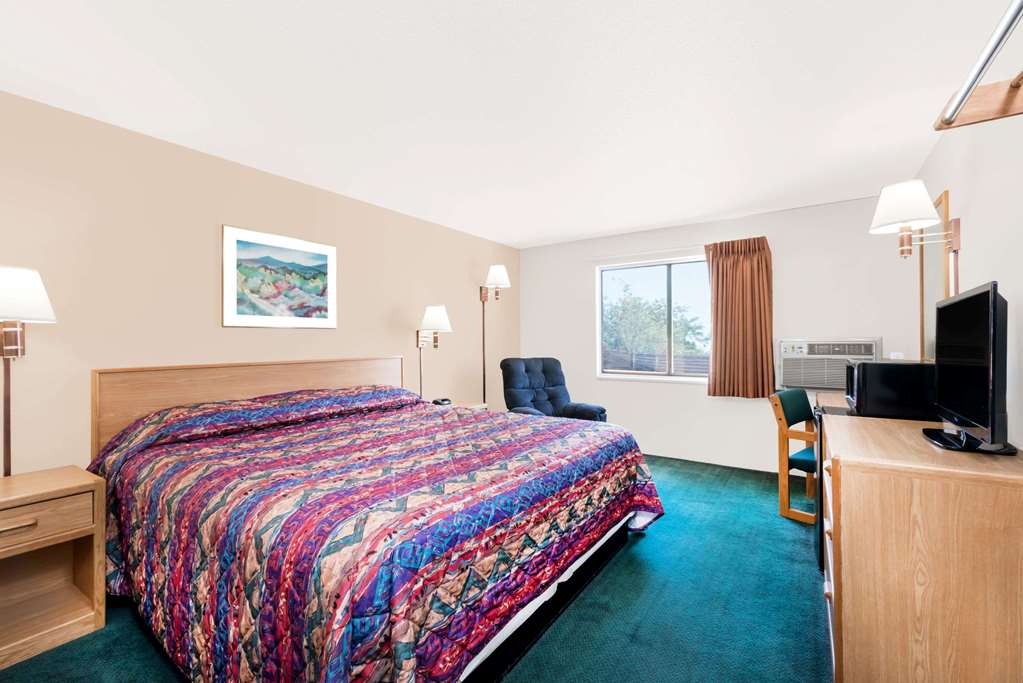 Super 8 by Wyndham Belle Fourche SD - photo 11