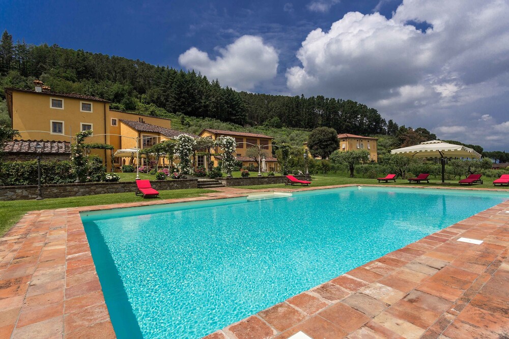 Coselli's Luxury Villas — 5-Star Luxury Hotel in Capannori, Italy
