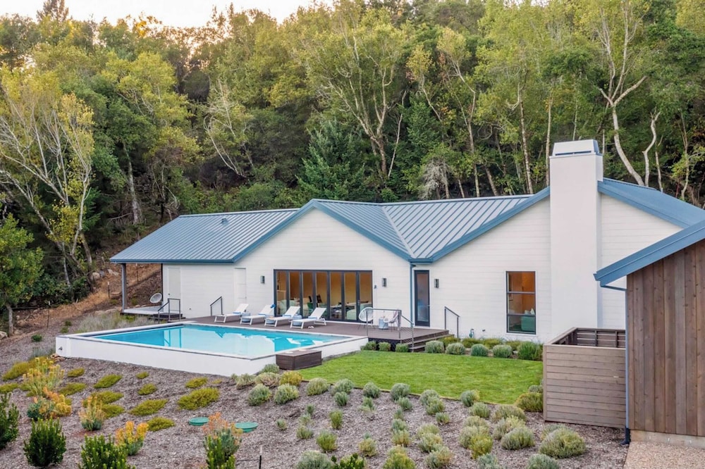 Syrah by Avantstay Hilltop Haven in Sonoma Private Pool Patio in Sonoma, United States
