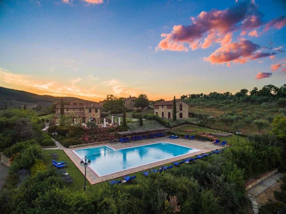 Poggio Cennina Resort - carbon neutral hotel in Bucine