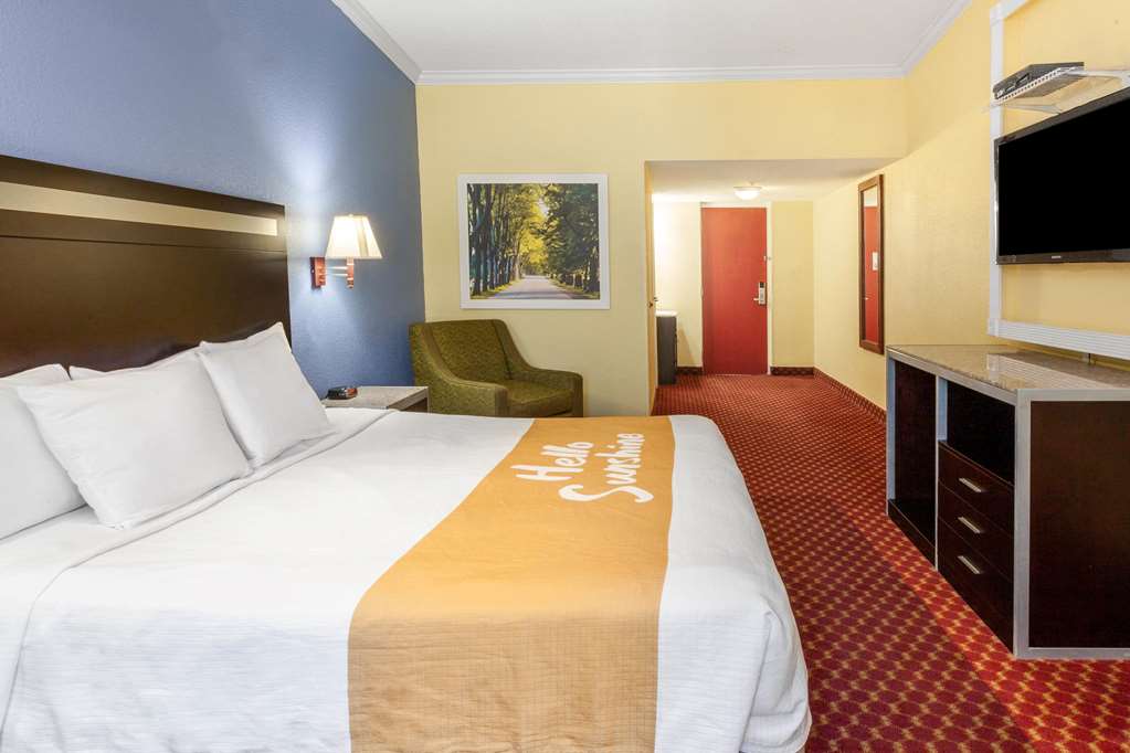 Days Inn by Wyndham Nanuet Spring Valley - photo 10