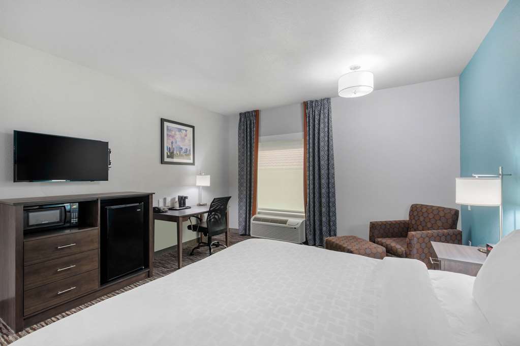 Clarion Inn & Suites DFW North - photo 25