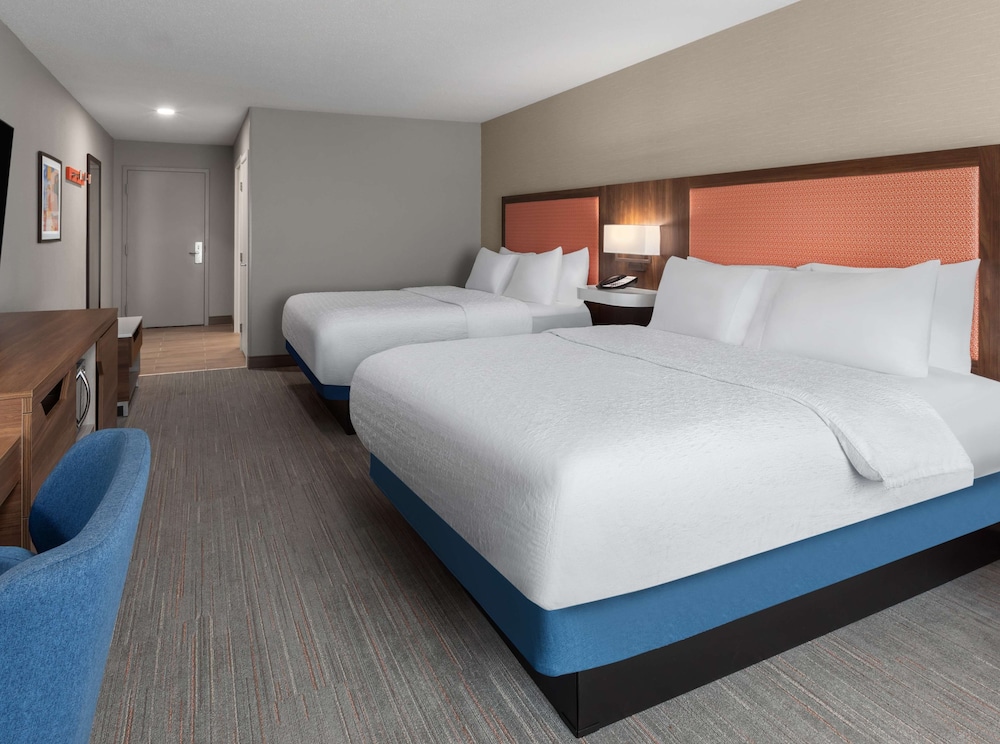 Hampton Inn & Suites Saginaw - photo 14