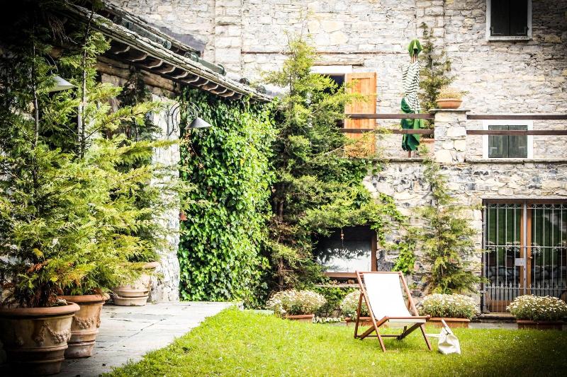 Cà Bossi Retreat above Lake Como in Cernobbio, Italy