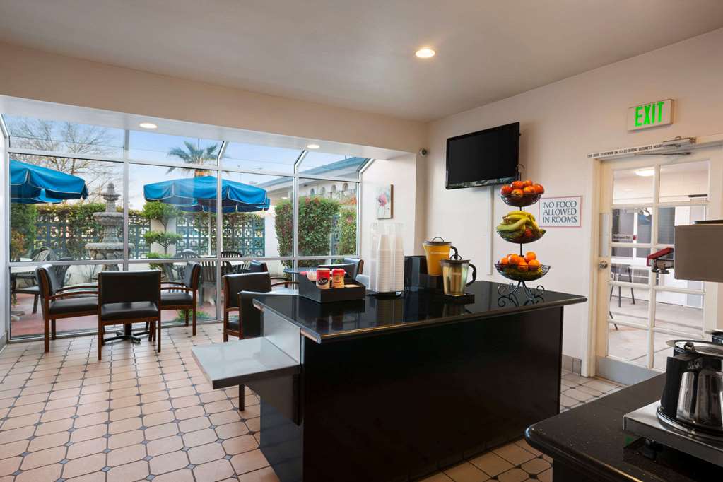 Travelodge by Wyndham Bakersfield - photo 8