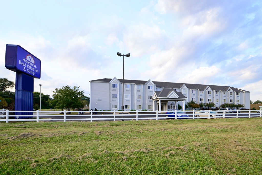 Americas Best Value Inn & Suites Jackson TN — hotel near McKellar-Sipes Regional Airport