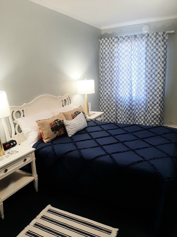The New Star Motel with Studio Kitchens: 1950s Extended Stay Lodging and Retreat Center - photo 12